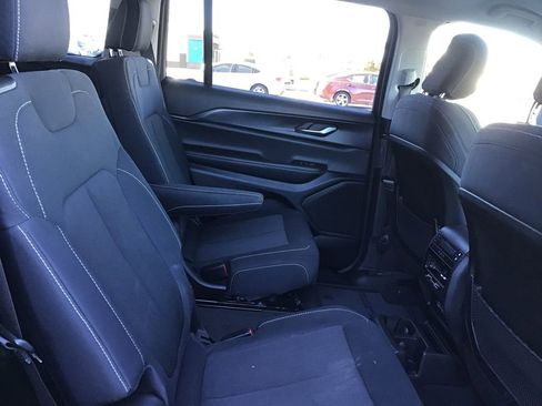 Used 2023 Jeep Grand Cherokee L Laredo image 10