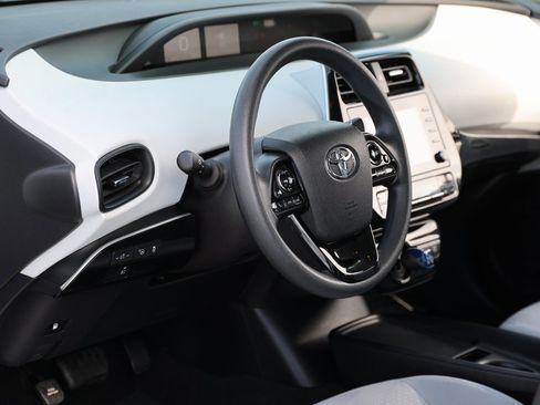 Certified 2022 Toyota Prius LE image 13