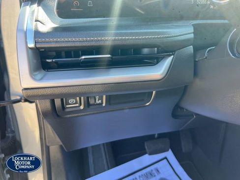 Used 2024 Cadillac XT4 Premium Luxury image 38