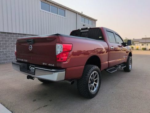 Used 2019 Nissan Titan SV AWD/4WD image 3