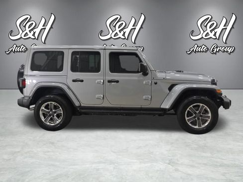 Used 2019 Jeep Wrangler Unlimited Sahara AWD/4WD image 19