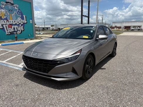 Used 2023 Hyundai Elantra SEL FWD image 7