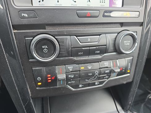 Used 2018 Ford Explorer XLT w/ Equipment Group 202A image 22