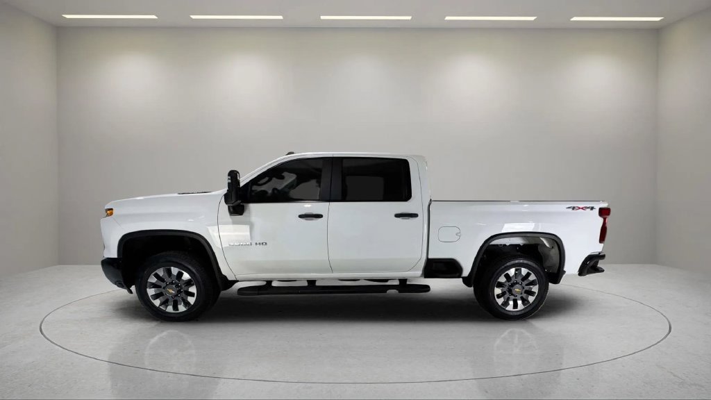 Used 2024 Chevrolet Silverado 2500 Custom AWD/4WD image 17