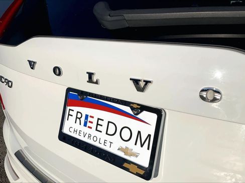 Used 2021 Volvo XC90 T6 Momentum w/ Advanced Package image 9