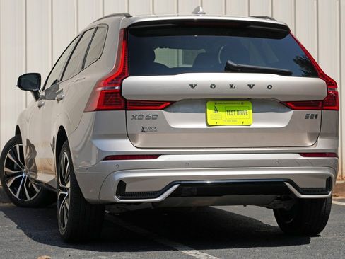 Used 2023 Volvo XC60 B5 Plus AWD/4WD image 5