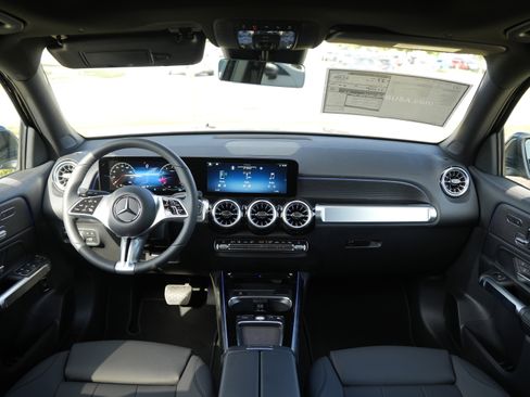 New 2026 Mercedes-Benz GLB 250 4MATIC image 18