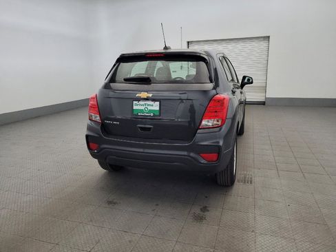 Used 2019 Chevrolet Trax LS w/ LPO, Cargo Package AWD/4WD image 7