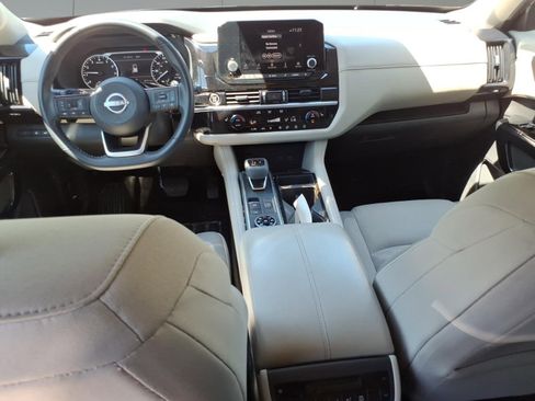 Used 2022 Nissan Pathfinder SV w/ SV Premium Package AWD/4WD image 8