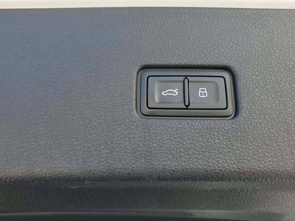 Used 2023 Audi Q8 Premium Plus AWD/4WD image 17