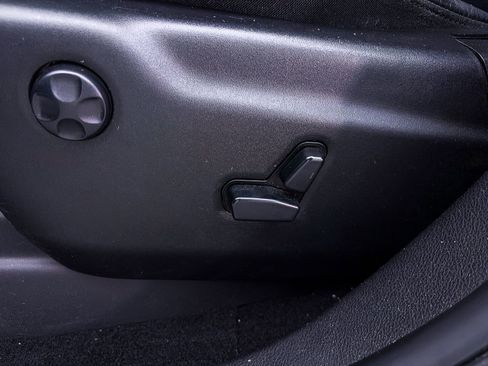 Used 2019 Jeep Grand Cherokee Altitude RWD image 14