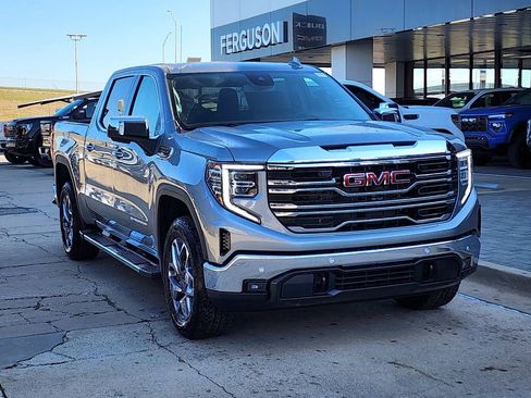 New 2026 GMC Sierra 1500 SLT image 2