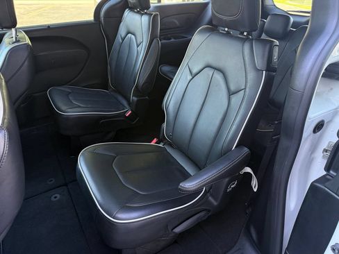Used 2026 Chrysler Pacifica Limited w/ S Appearance Package FWD image 34