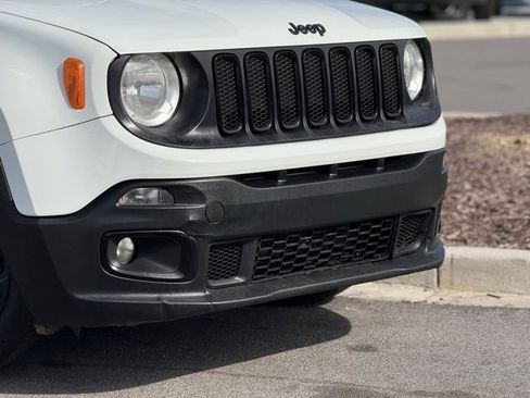 Used 2018 Jeep Renegade Altitude image 3