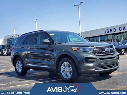 Used 2024 Ford Explorer XLT AWD/4WD image 2