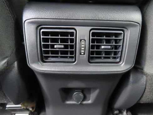 Used 2025 Toyota RAV4 LE AWD/4WD image 31