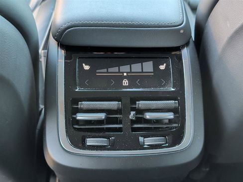 Used 2022 Volvo XC60 B5 R-Design w/ Advanced Package image 10