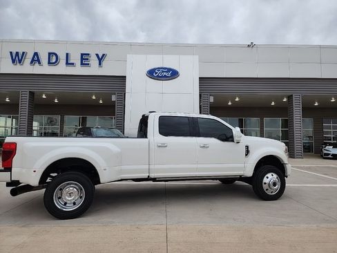 Used 2022 Ford F450 Platinum w/ FX4 Off-Road Package image 2