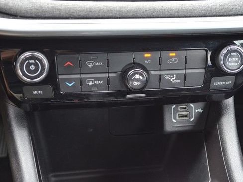 Used 2024 Jeep Compass Latitude AWD/4WD image 29