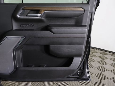 Used 2024 Chevrolet Silverado 1500 High Country w/ High Country Premium Package AWD/4WD image 25