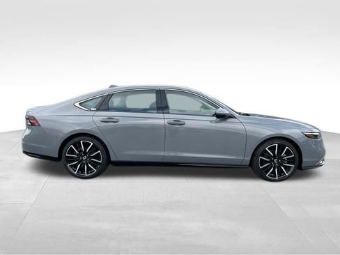 Used 2025 Honda Accord Touring image 11