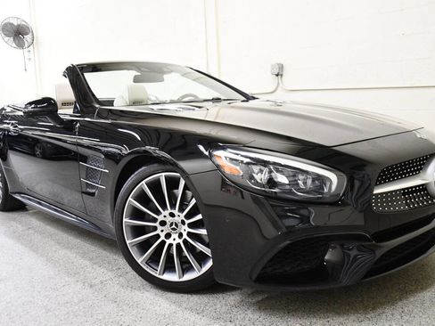 Used 2019 Mercedes-Benz SL 550 image 2
