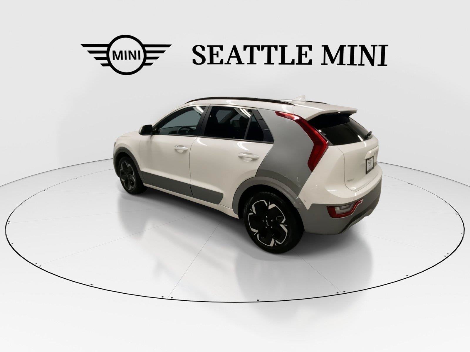 Used 2023 Kia Niro Wave w/ Wave Preserve Package FWD image 8