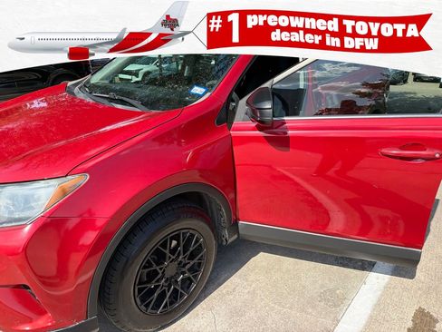 Used 2017 Toyota RAV4 LE FWD image 1