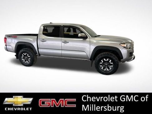 Used 2017 Toyota Tacoma TRD Off-Road w/ Premium & Technology Package image 1