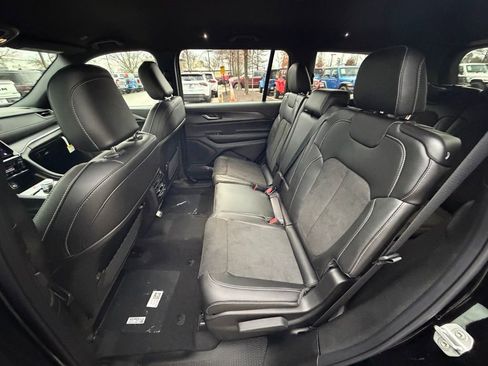 New 2025 Jeep Grand Cherokee L Laredo AWD/4WD image 11