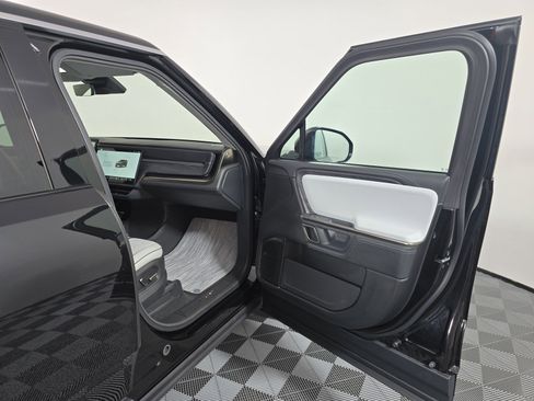 Used 2024 Rivian R1S Adventure AWD/4WD image 18