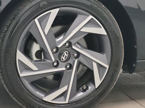 Used 2025 Hyundai Elantra Sport FWD image 31