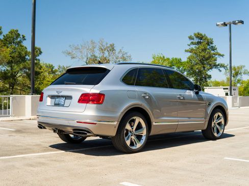 Used 2017 Bentley Bentayga AWD/4WD image 9