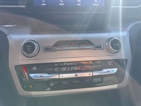 Used 2021 Ford Explorer XLT w/ Equipment Group 202A image 11