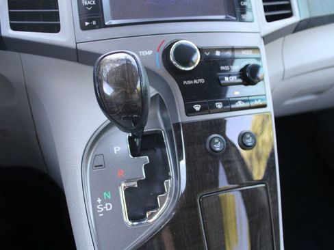 Used 2013 Toyota Venza XLE image 24