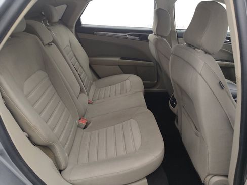 Used 2020 Ford Fusion SE FWD image 19