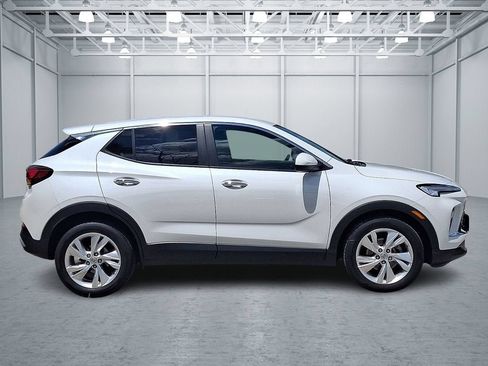 Certified 2024 Buick Encore GX Preferred w/ Comfort Package FWD image 9