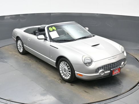 Used 2004 Ford Thunderbird image 36