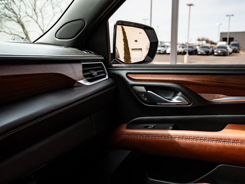 Used 2023 GMC Yukon Denali Ultimate image 46