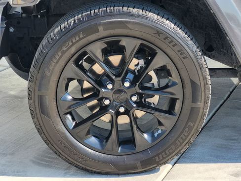 Used 2021 Jeep Wrangler Unlimited Sahara AWD/4WD image 9