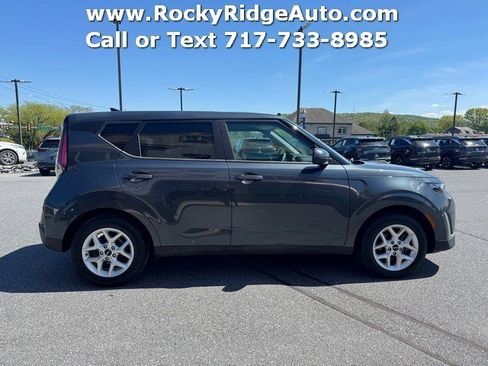 Used 2025 Kia Soul LX w/ LX Technology Package FWD image 8