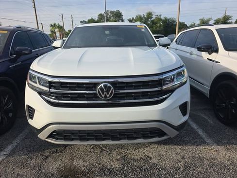 Used 2021 Volkswagen Atlas Cross Sport SE w/ Panoramic Sunroof Package FWD image 2