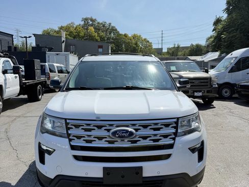 Used 2018 Ford Explorer XLT w/ Equipment Group 202A image 3