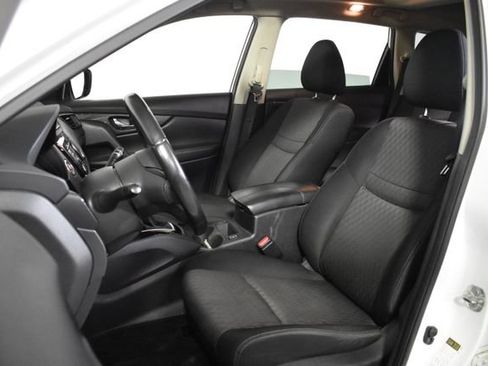 Used 2019 Nissan Rogue SV w/ Sun & Sound Touring Package AWD/4WD image 9