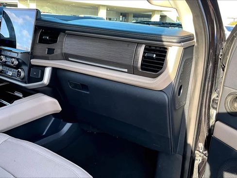 Used 2024 Ford Expedition Max Limited image 19