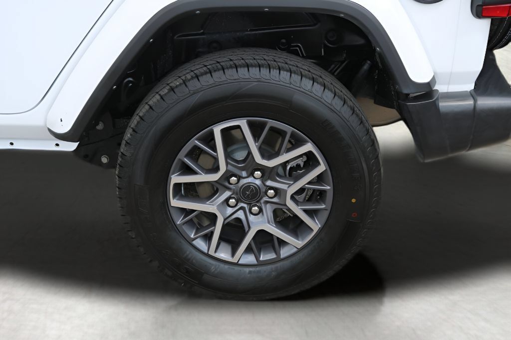 Used 2025 Jeep Wrangler Unlimited Sahara AWD/4WD image 9