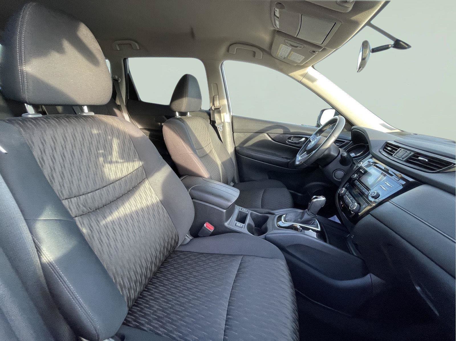 Used 2017 Nissan Rogue SV AWD/4WD image 27