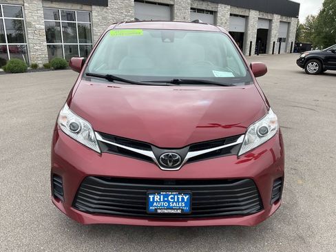 Used 2020 Toyota Sienna LE w/ LE Preferred Package FWD image 12