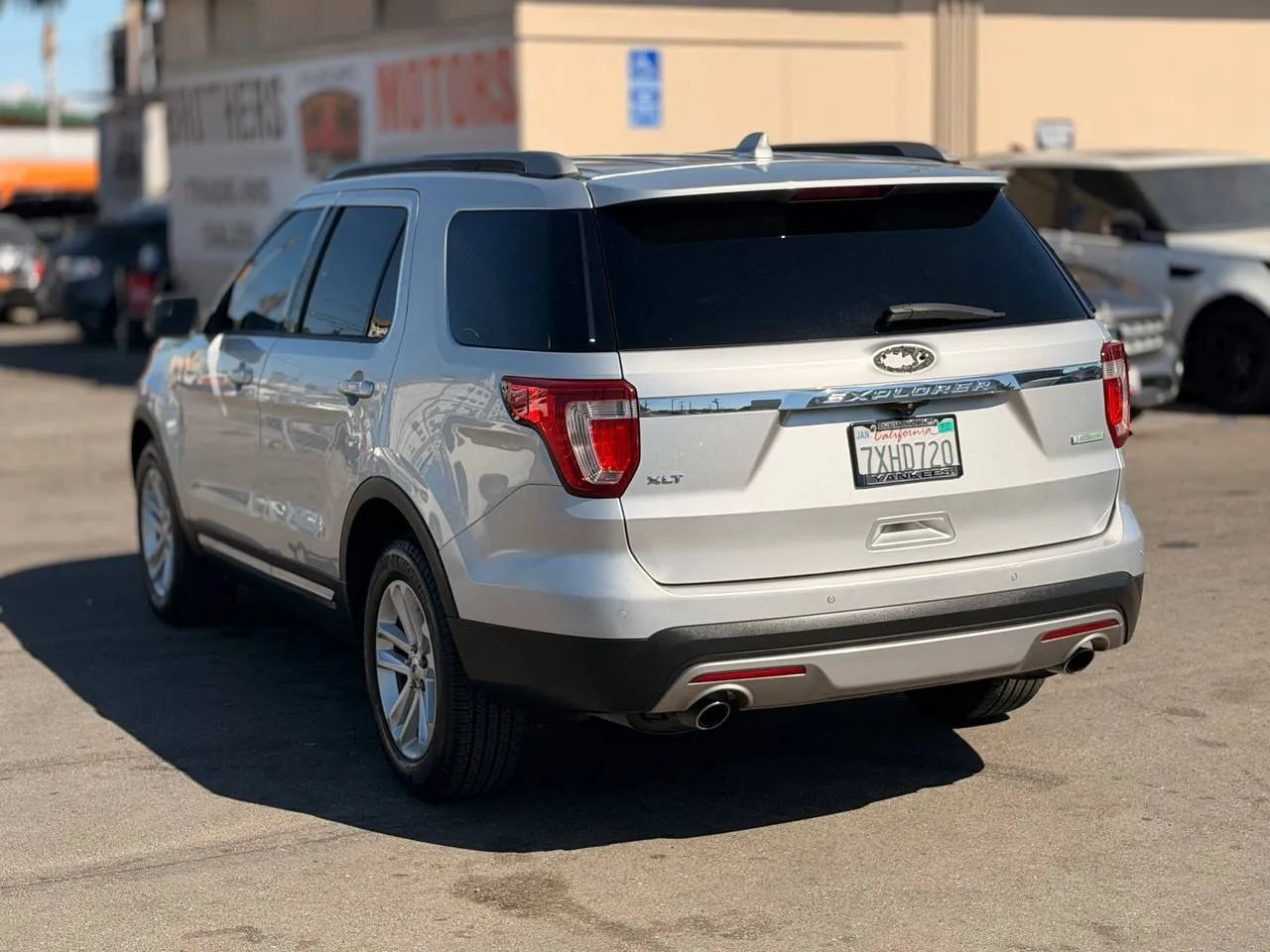 Used 2017 Ford Explorer XLT FWD image 12