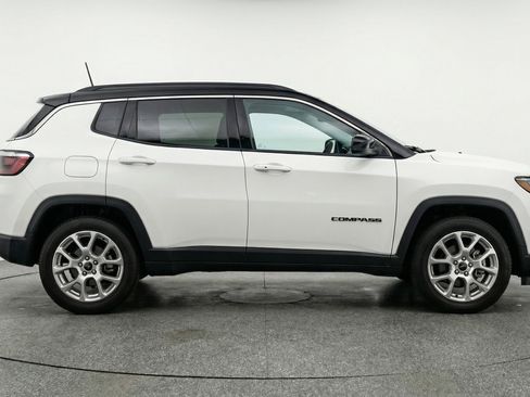 Used 2025 Jeep Compass Limited AWD/4WD image 8